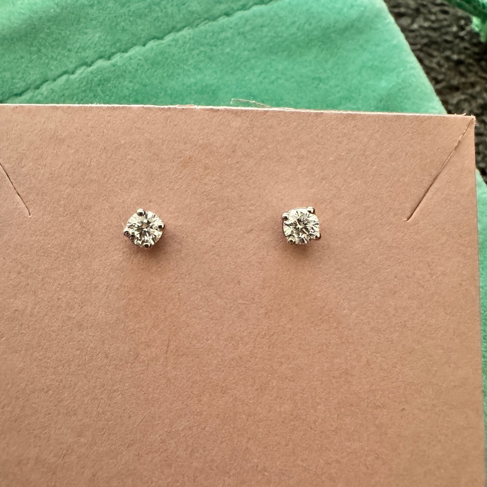 BRAND NEW 14K White Gold 1/4 ct Natural Diamond Stud Earrings